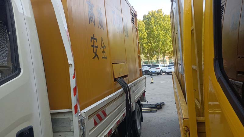金银川路街道如何判断柴油发电机组和UPS电源的切换时间是否符合要求？