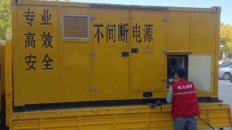 金银川路街道柴油发电机组和UPS电源配合使用时，如何避免切换过程中的电力中断？