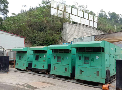 金银川路街道先进的应急发电机系统中智能监测和控制系统如何确保电压稳定？
